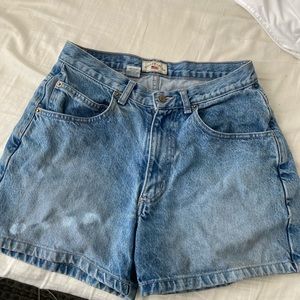 Worn a few times. Vintage mom shorts perfect for summer